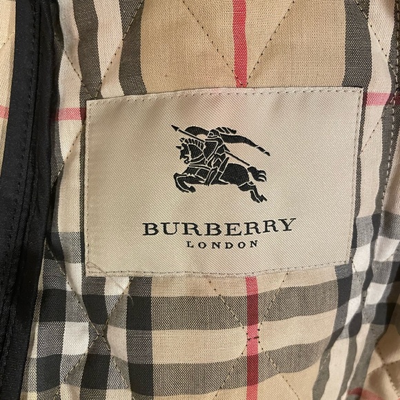Burberry Women’s Quilted Jacket size M - Picture 3 of 10